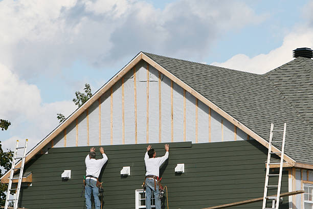 Professional Siding Installation technician working in Schaefferstown, PA